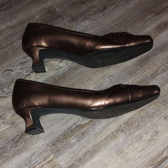 Charm Step  Bronze  heels  Sz 8WW - Picture 7 of 8